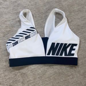 Nike sports bra size M. Great condition.